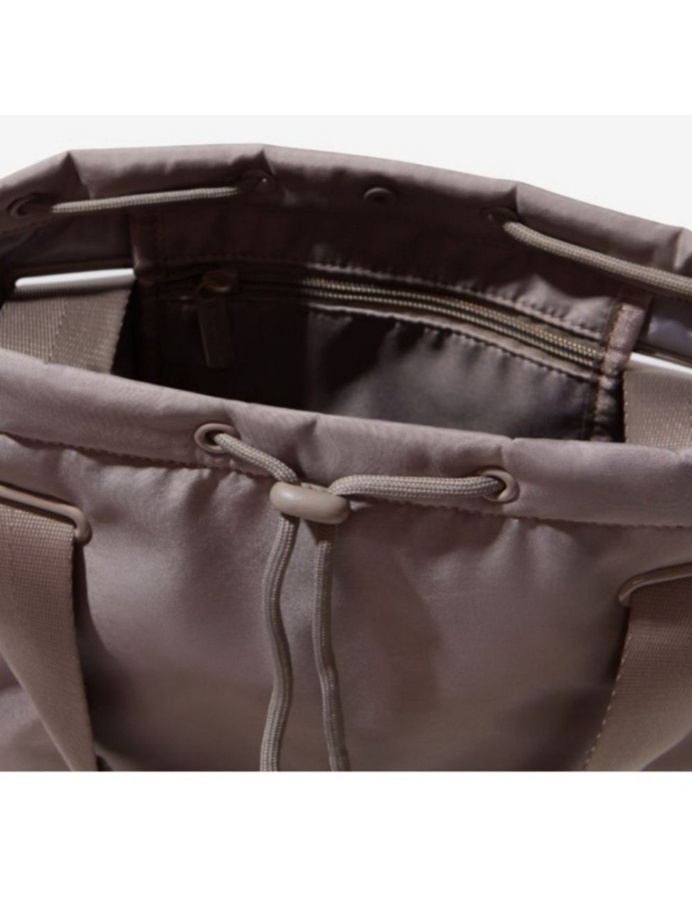 Beyond Yoga Convertible Gym Bag Backpack in Birch NEW! - Picture 8 of 12